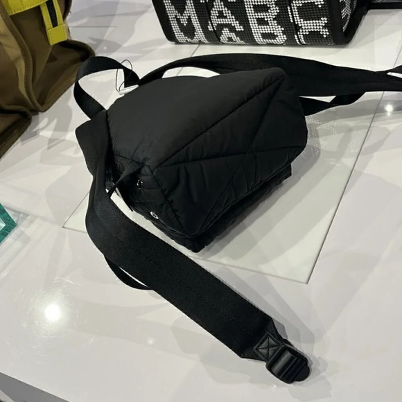 Marc Jacobs Unisex Nylon Backpacks 4S4HBP002H02 BLACK - Picture 3 of 8